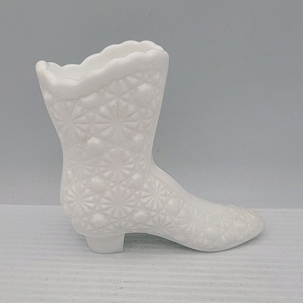 Fenton White Milk Glass Boot Figurine Daisy and Button Pattern 4 1/4" Tall